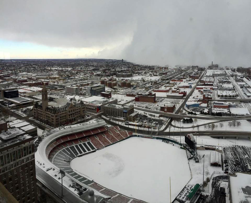 Illustration for article titled Holy mother of God, check out the giant snow wall swallowing Buffalo